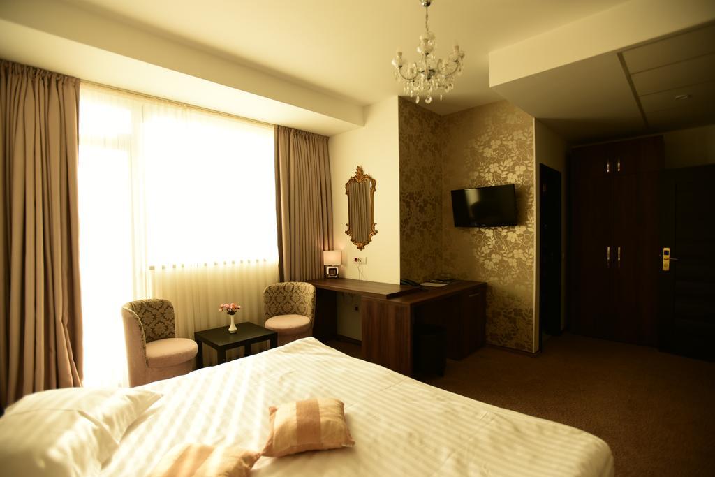 La Rocca Boutique Hotel كرايوفا الغرفة الصورة