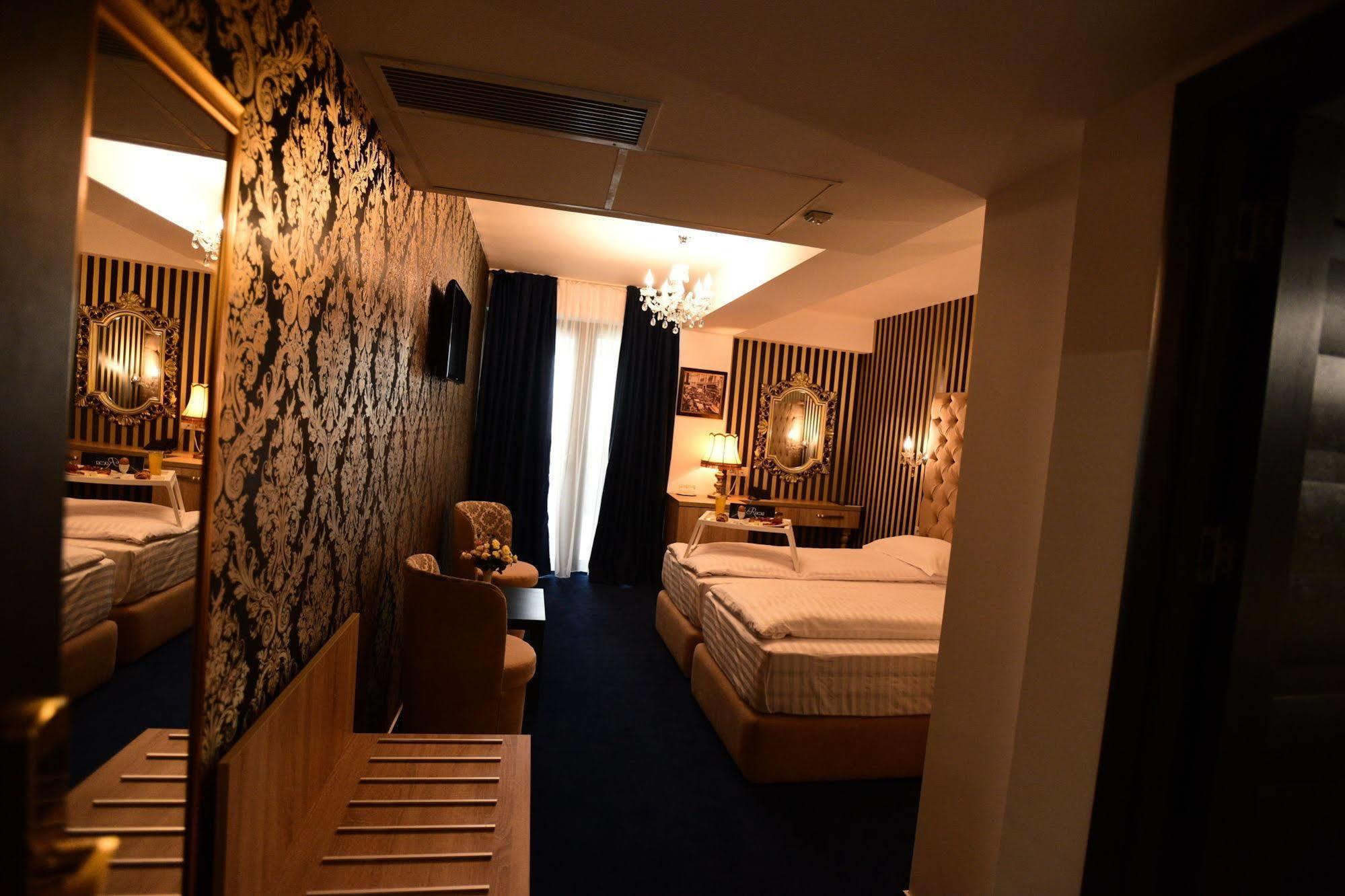 La Rocca Boutique Hotel كرايوفا المظهر الخارجي الصورة