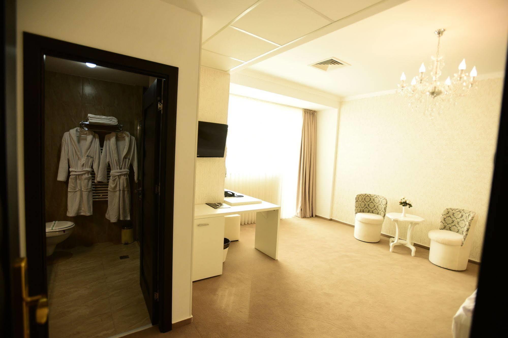 La Rocca Boutique Hotel كرايوفا المظهر الخارجي الصورة